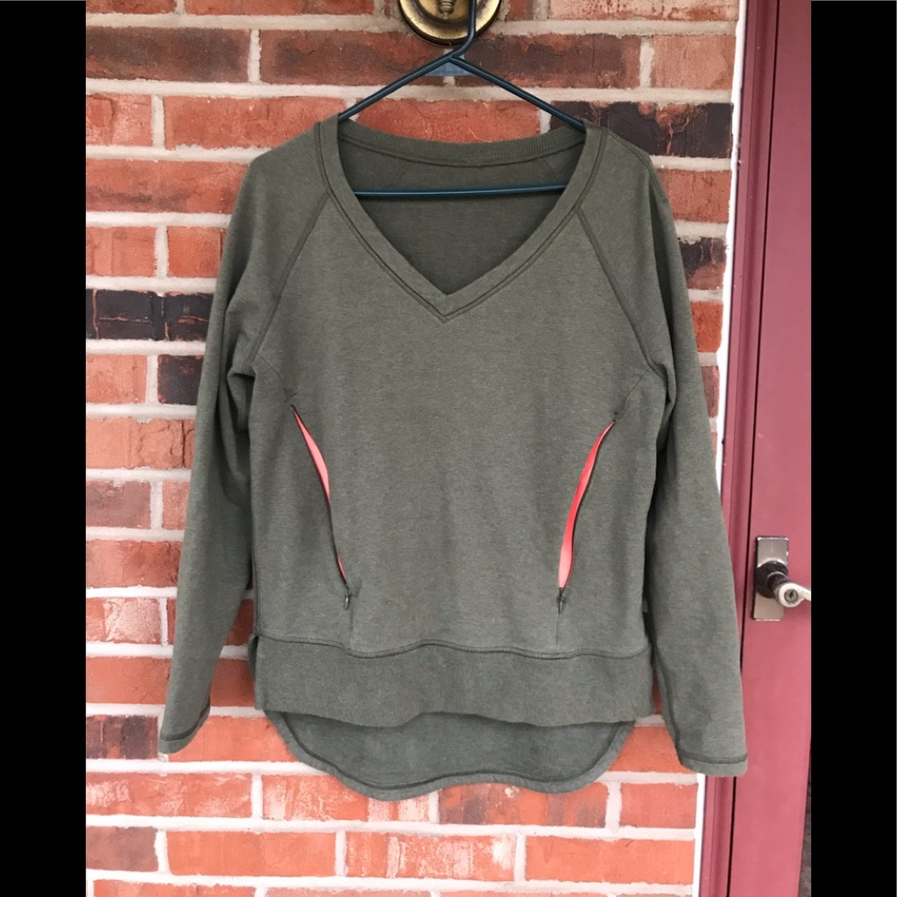 Lululemon sweatshirt with pocket